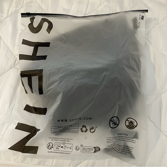 SHEIN Essnce Solid Halter Neck Plisse Wide Leg Jumpsuit size medium BNWT - Picture 4 of 5